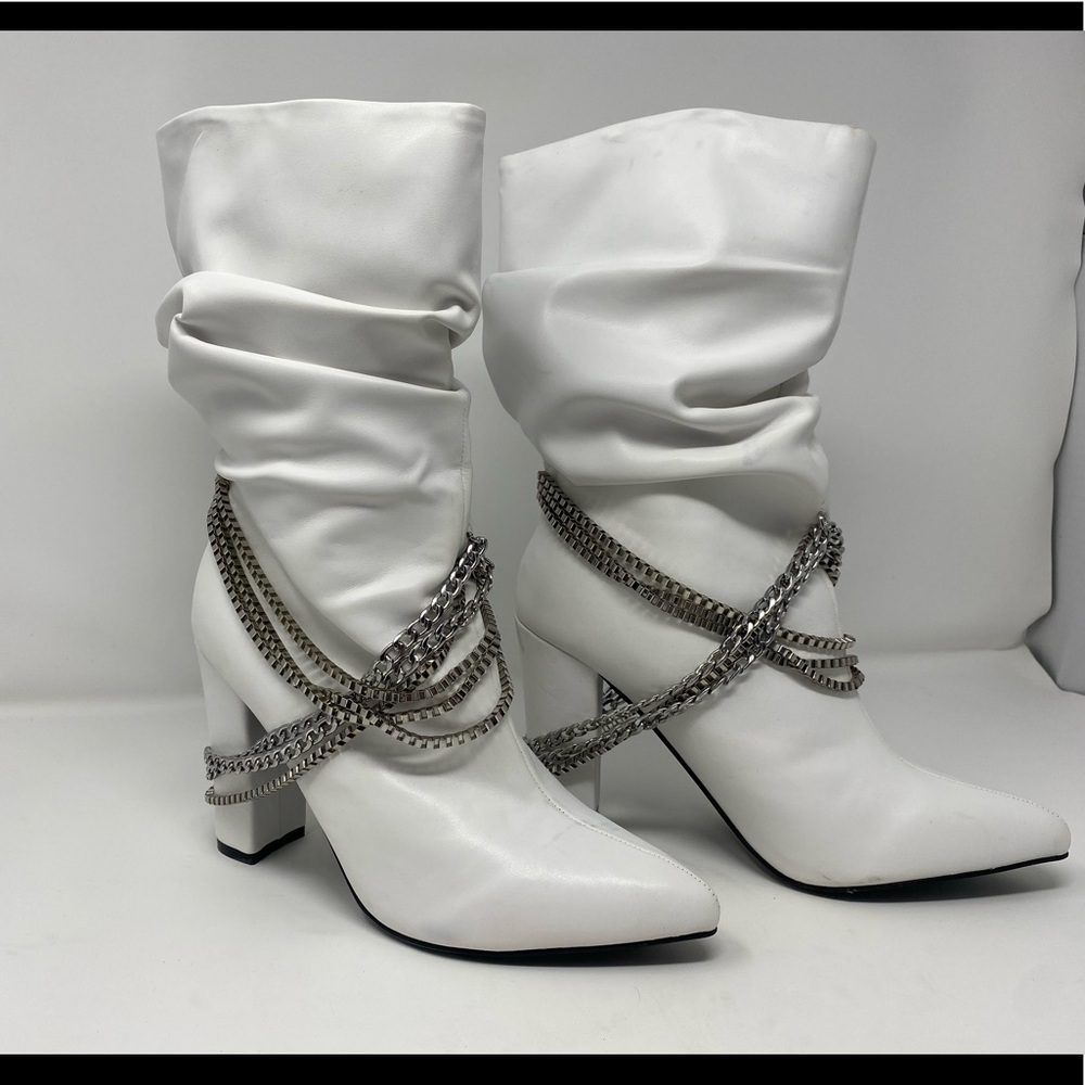Cape Robbin Women’s White 4’ Heel Boot Size 8.5M